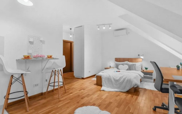 Attic Studio near Carol Park