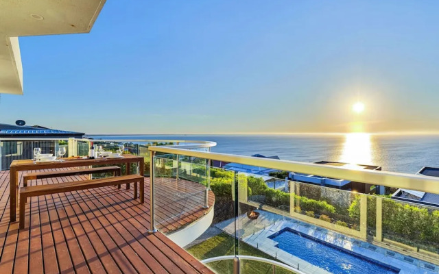 Clifftop Family Retreat With Views Pool