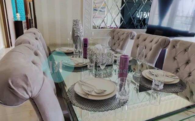 Bloomfields Grandeur 3BR in Wave Tower