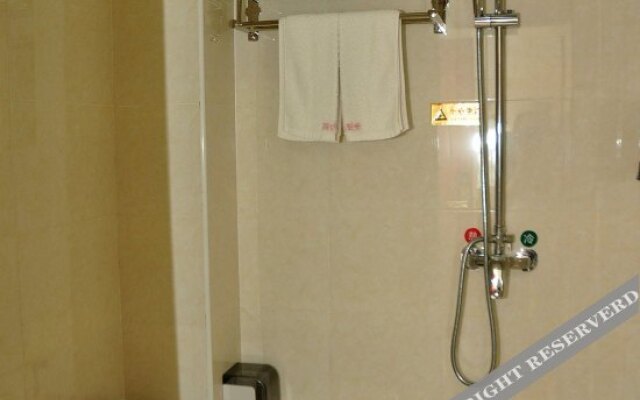 Baihe Yangguang Business Hotel