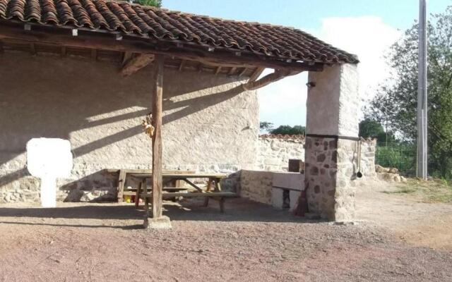 Gîte Saint-Georges-de-Baroille, 4 pièces, 7 personnes - FR-1-496-170