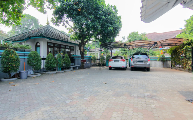 Embe Enem Homestay by ZUZU