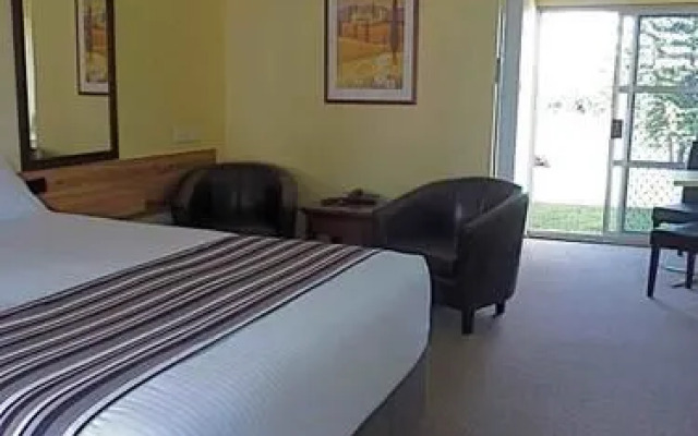 Moon River Motor Inn