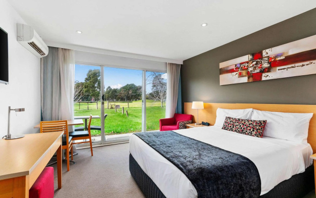Quality Inn and Suites Traralgon – Guest Rooms – Traralgon