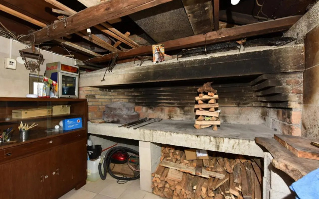 Authentic Stone House Stela & Lea