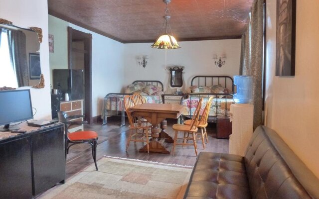 Model-T Inn & Restaurant