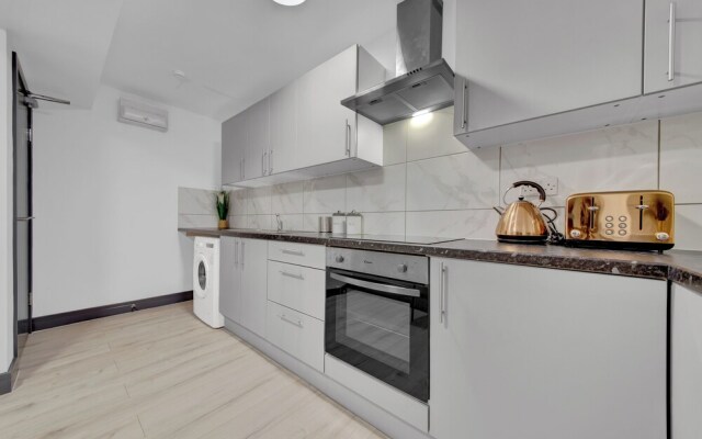 Serviced Ensuite Studio in Feltham London Heathrow