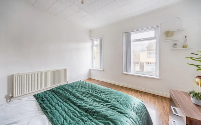 Charming 5-bed House in Birmingham