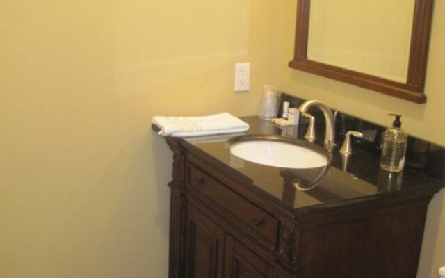 The Inn At Indian Creek & Indian Creek Bed and Stable