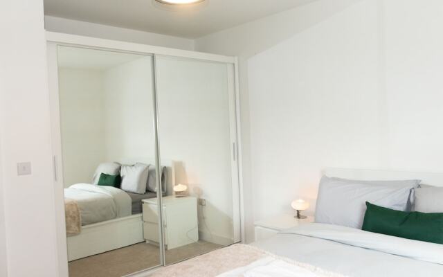 Livestay - 1bed Apt Private Building Free Parking