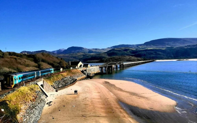 Cadwgan House Hotel