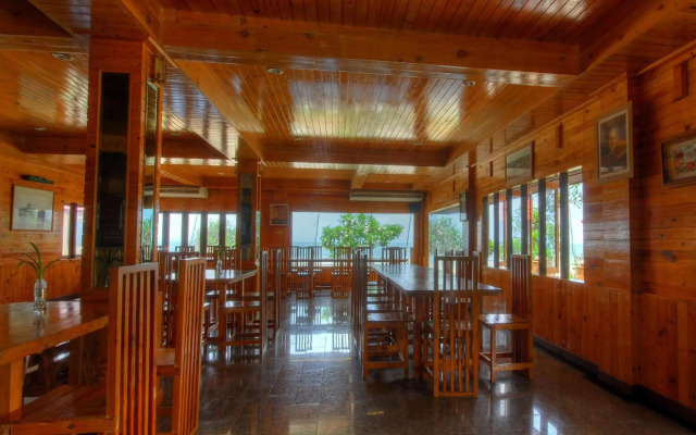 Clean Wave Resort