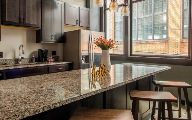 Strip District Apts with Wifi by Frontdesk