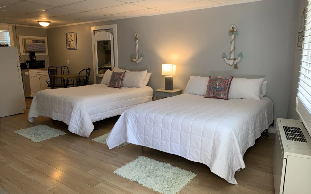 Vineyard Harbor Motel - Private Beach