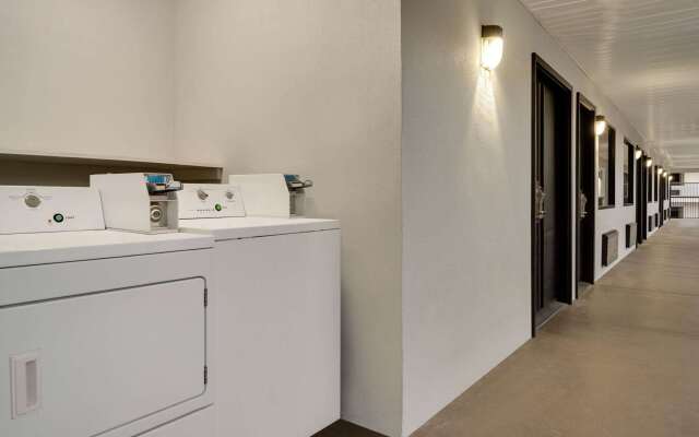 Super 8 by Wyndham Ocean Springs Biloxi