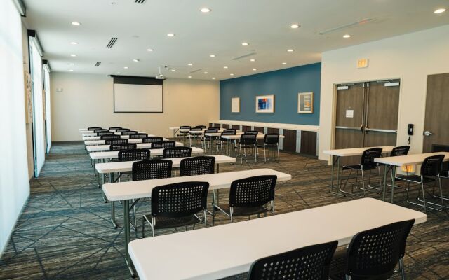 Holiday Inn Express & Suites McCalla - Birmingham West by IHG