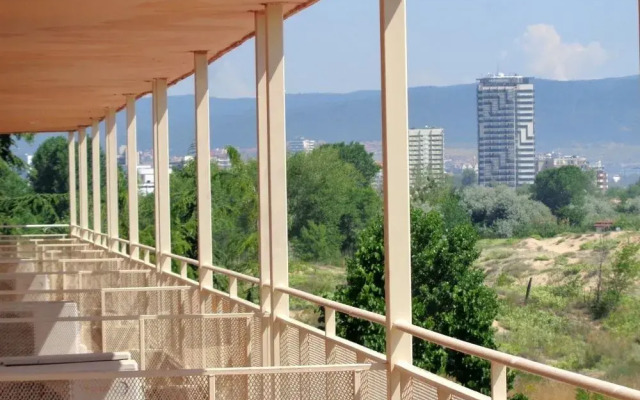 Meta Beach Budjet Hotel