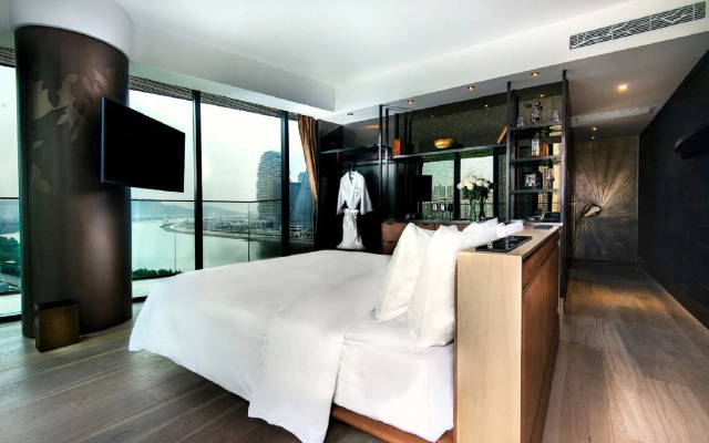 YOHO Hollywood Roosevelt Hotel