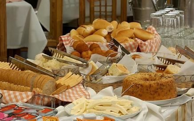 Hostess Hotel