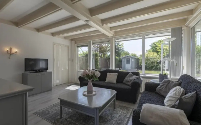 Welcoming Bungalow With Garden