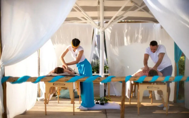 Valtos Beach Hotel