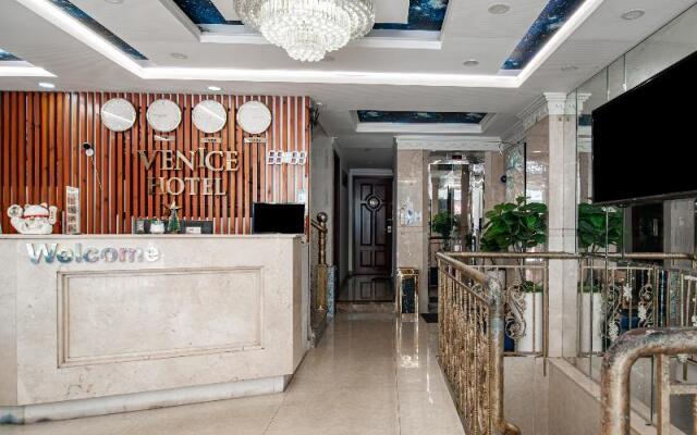 Venice Hotel By Zuzu