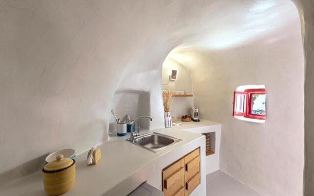 White Cave by Caldera Houses