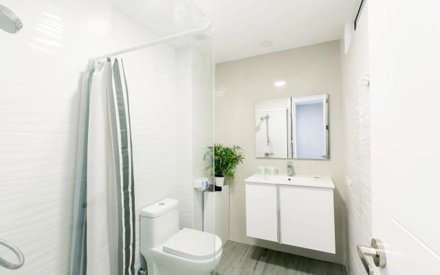 Ducassi Suites Rooftop Pool Beach Club & Spa