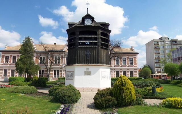 Harangláb Apartman Tata