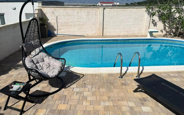 Apartman Matej with pool Povljana