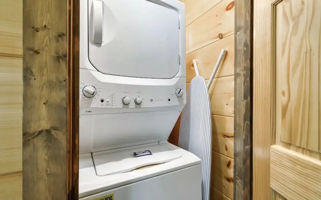 Eagle Splash Vista| Pool Projector, Pet Friendly, Game Room