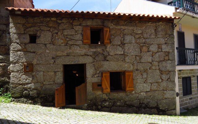 "room in Cabin - Restored, Rustic and Rural Mini Cottage in Typical Portuguese Village"
