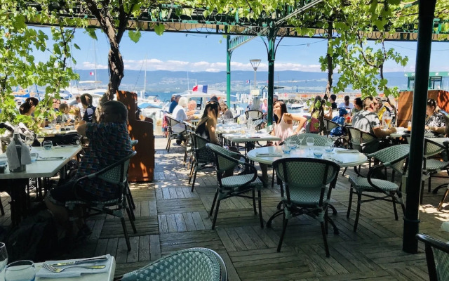 La Riviera Victoria