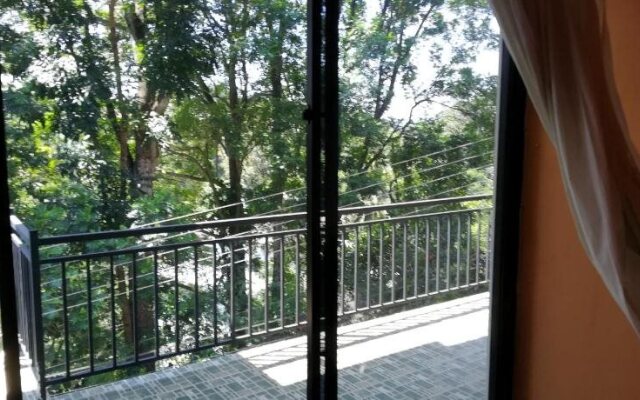 Kandy Hill Escape