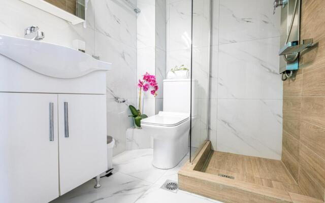 Design Suites Efharis (Brusco)