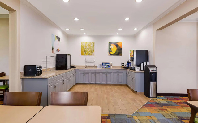 AmericInn by Wyndham Minot