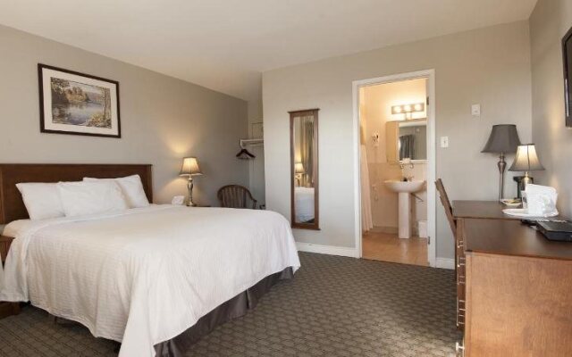 Howard Johnson Bluenose Inn & Suites