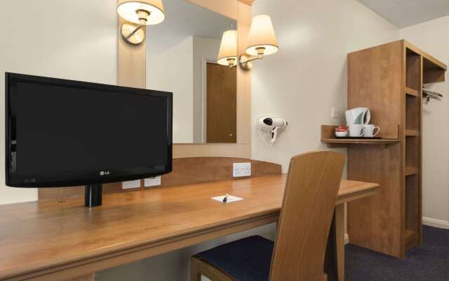 Days Inn by Wyndham Cannock Norton Canes M6 Toll