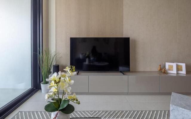 Frank Porter - The Address JBR