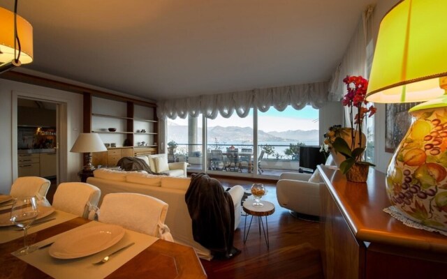 Sana Luxury Apartment in Stresa With Lake View