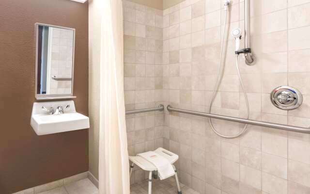 Microtel Inn & Suites by Wyndham Dickinson