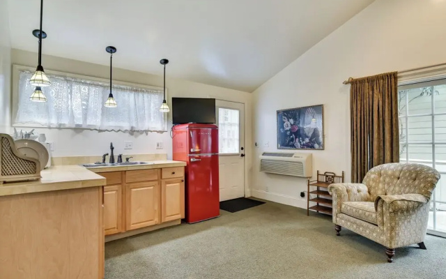 Cozy Portland Studio w/ Electric Fireplace