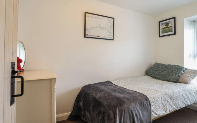 3 Barlwyd Terrace