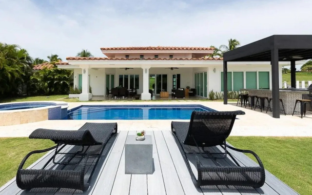 The Golf Oasis Villa by Acomodo