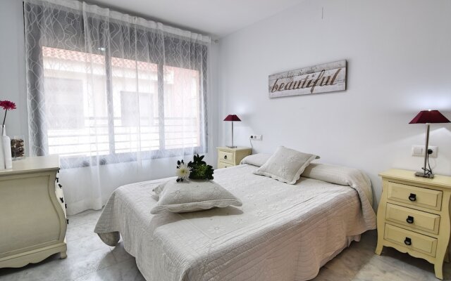 Juan de Austria - terraza y parking