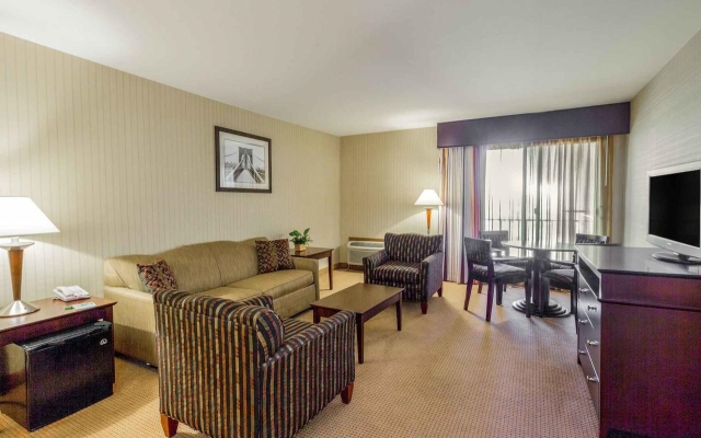 Wyndham Garden Hotel Newark Airport