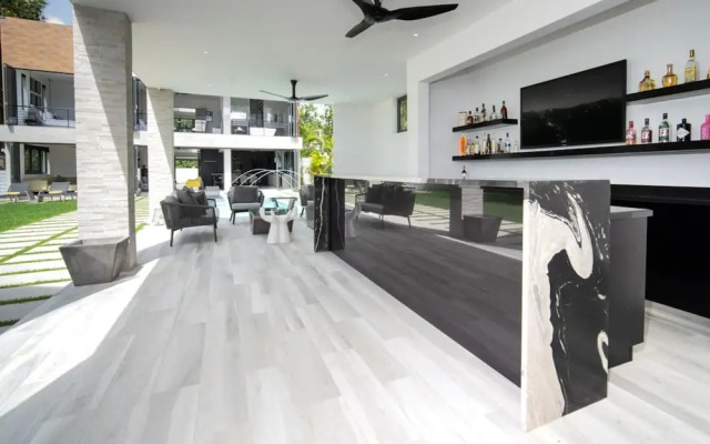 Onyx by Blue Sky Luxury