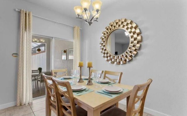 Amazing 4bdr Near Parks w Pool