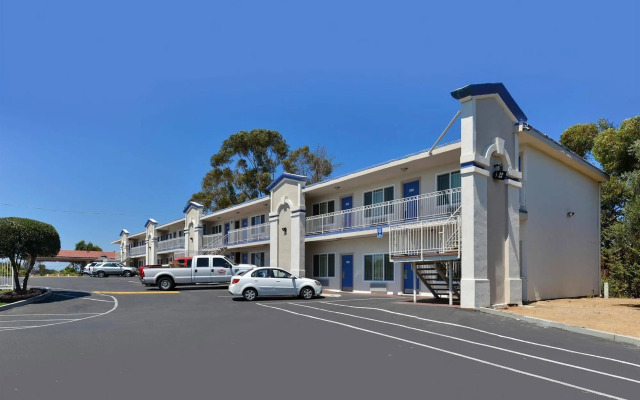Motel 6-Vista, CA