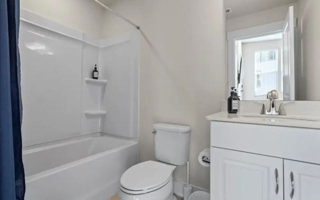 Luxe King 4BR Townhouse with Rooftop in Uptown CLT
